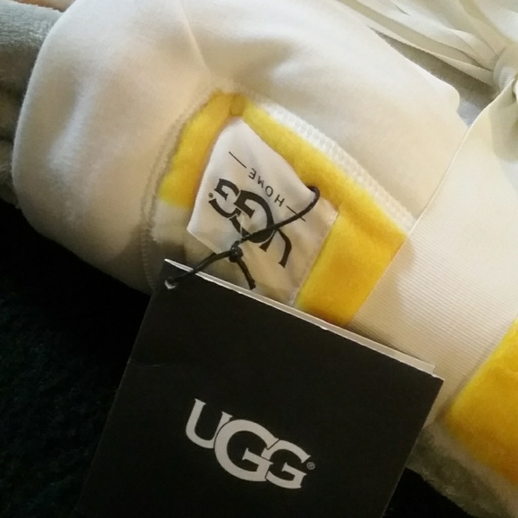 UGG Other - UGG Duffield Throw White Stripe *NWT*
